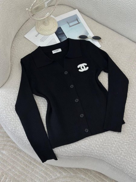 بلوزة شانيل مع ازرار